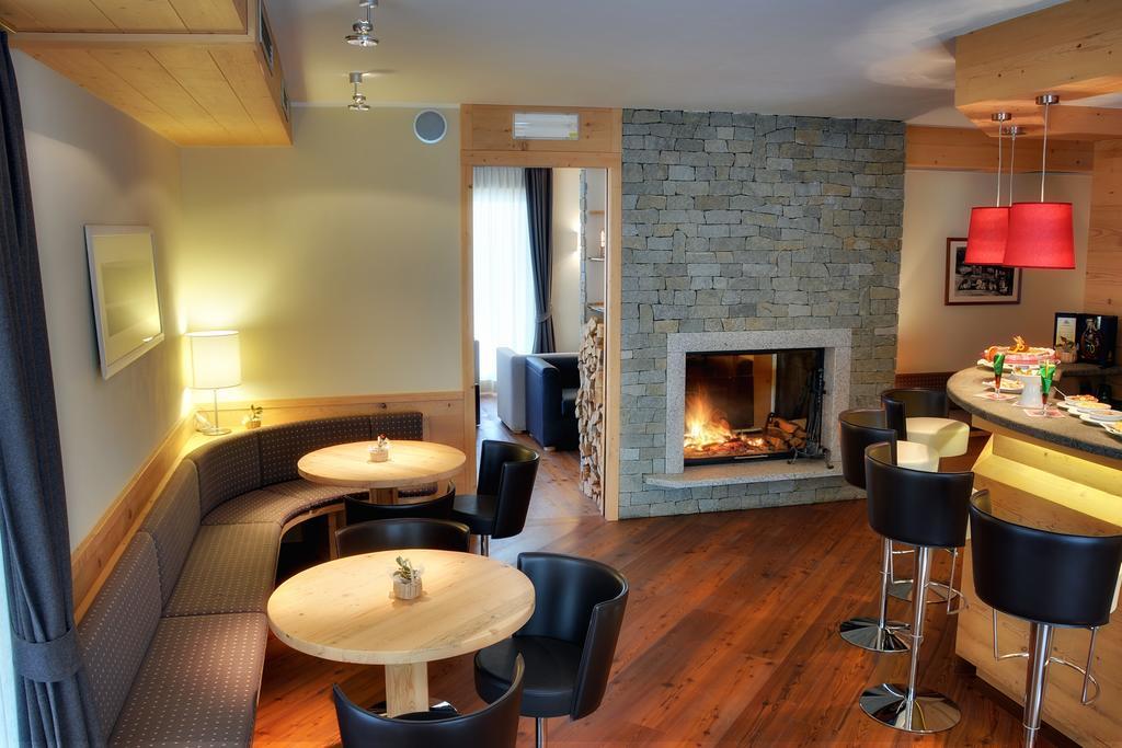 Maribel Hotel 마돈나 디 캄필리오 외부 사진